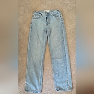 Hollister l Men l Loose Fit Light Wash Blue Jeans l 28 X 34